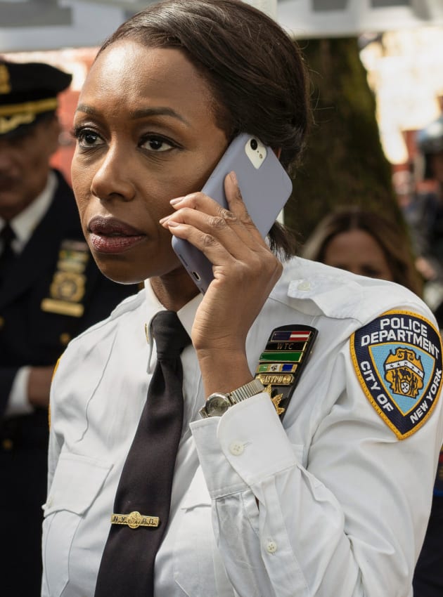 Regina Makes a Difficult Call - East New York Season 1 Episode 4