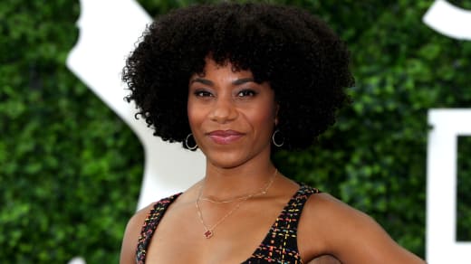  Kelly McCreary poses during a photocall for the TV show "Grey's anatomy"