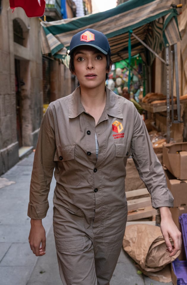 On A Mission - Killing Eve Season 3 Episode 1