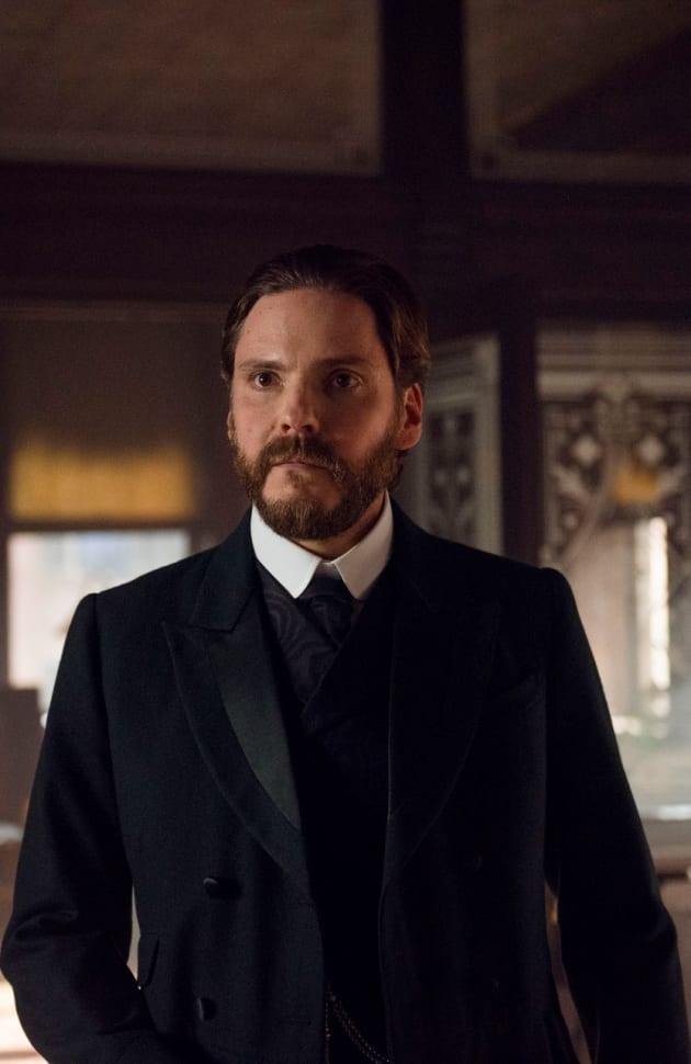 In Trouble - The Alienist: Angel of Darkness Season 1 Episode 6