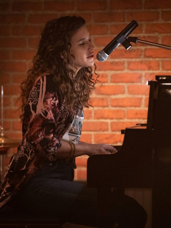 Dinah Singing - Arrow Season 8 Episode 9