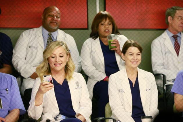 Surgeons as Fans - Grey's Anatomy