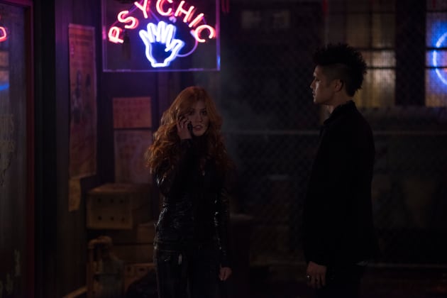 A Mad Call - Shadowhunters Season 3 Episode 6
