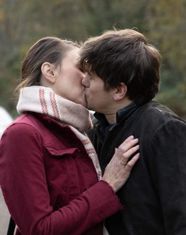 Kissing Couple - Tall - A Million Little Things Season 2 Episode 12