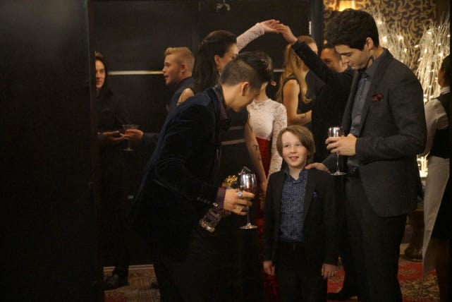 The Big Man - Shadowhunters Season 2 Episode 8