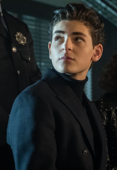 Bruce in Love - Gotham Season 5 Episode 9