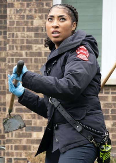 Mackey holds - Chicago Fire Season 9 Episode 3