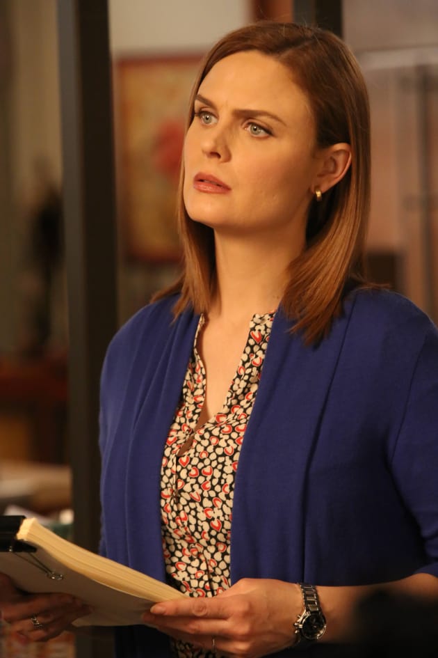Brennan Talks With A Psychic Bones Season 10 Episode 11 Tv Fanatic