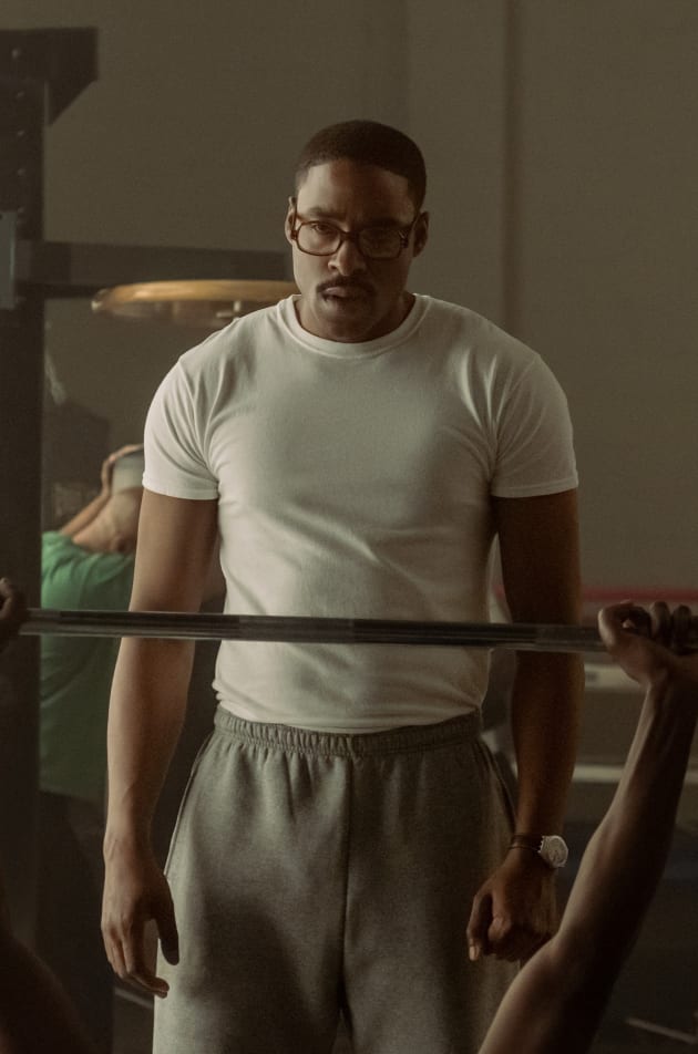 ronnie-lifting-weights-power-book-iii-raising-kanan-season-3-epi.jpg