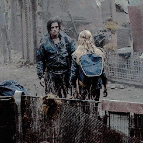 Finn Reuniting with Clarke While His Sanity Was Slipping Away