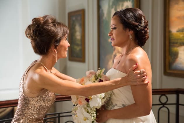 Zoila Gets Advice - Devious Maids
