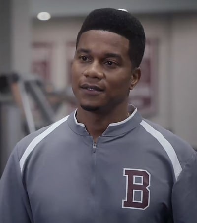 Coach's troubles - All American: Homecoming Season 1 Episode 9