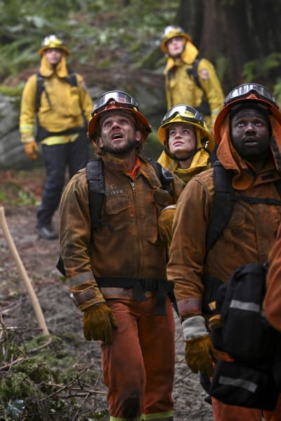 Bode, Gabie and Freddie Look Up - Fire Country Season 1 Episode 12