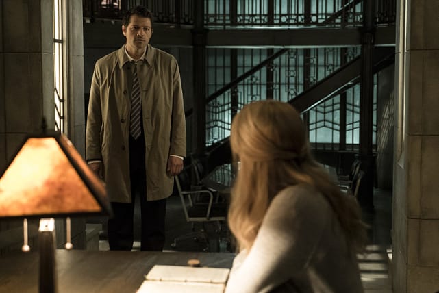 Castiel finds Mary for a chat - Supernatural Season 12 Episode 3
