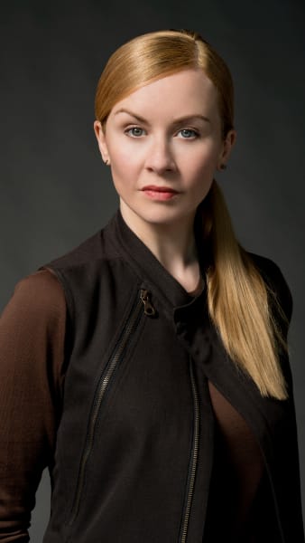 Eva-Jane Willis como la agente de Europol Megan “Smitty” Garretson - FBI: Internacional