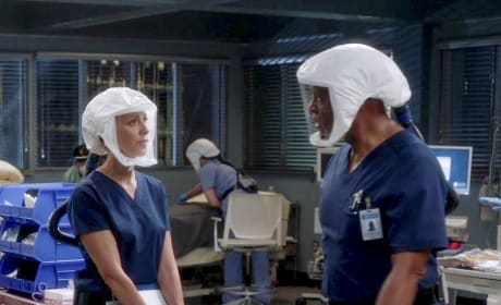 Grey's Anatomy Season 17 Episode 6: "No Time for Despair" Photos - TV Fanatic
