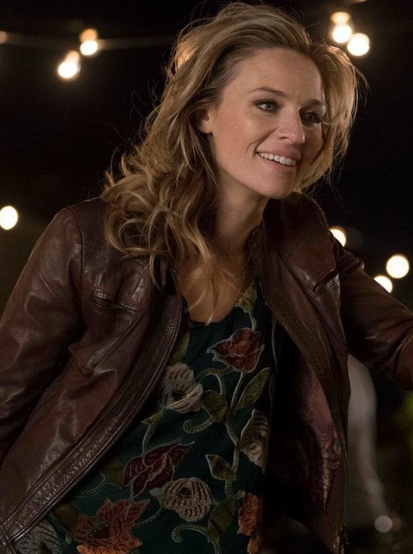 Sarah Smiles - The Village Season 1 Episode 1