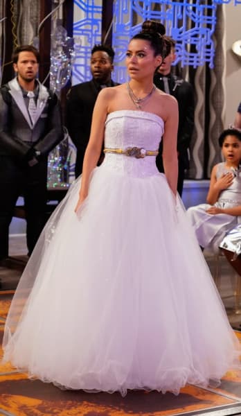 Carly Wedding Dress - iCarly Season 1 Episode 5
