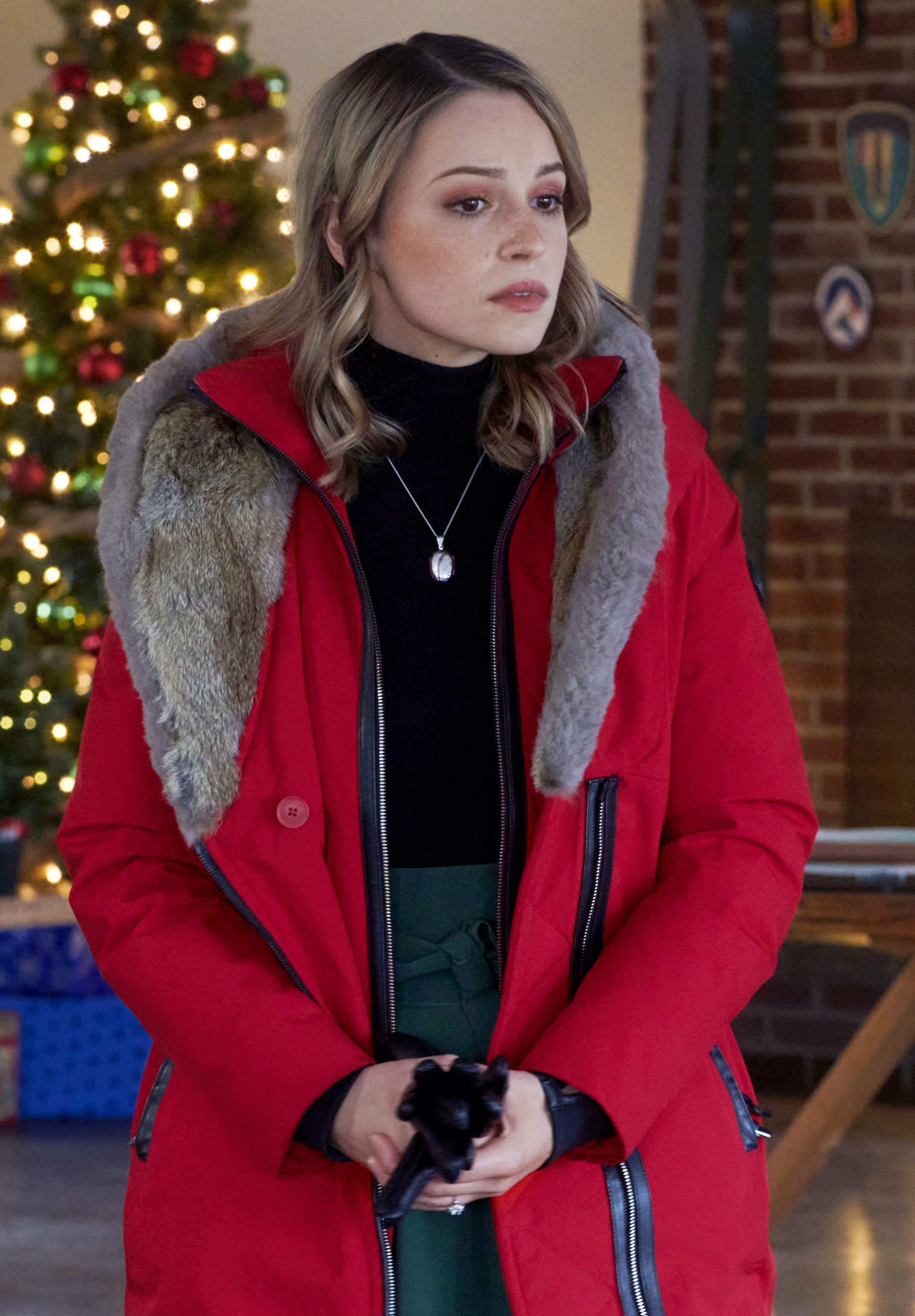 Taylor in a Beautiful Red Coat TV Fanatic