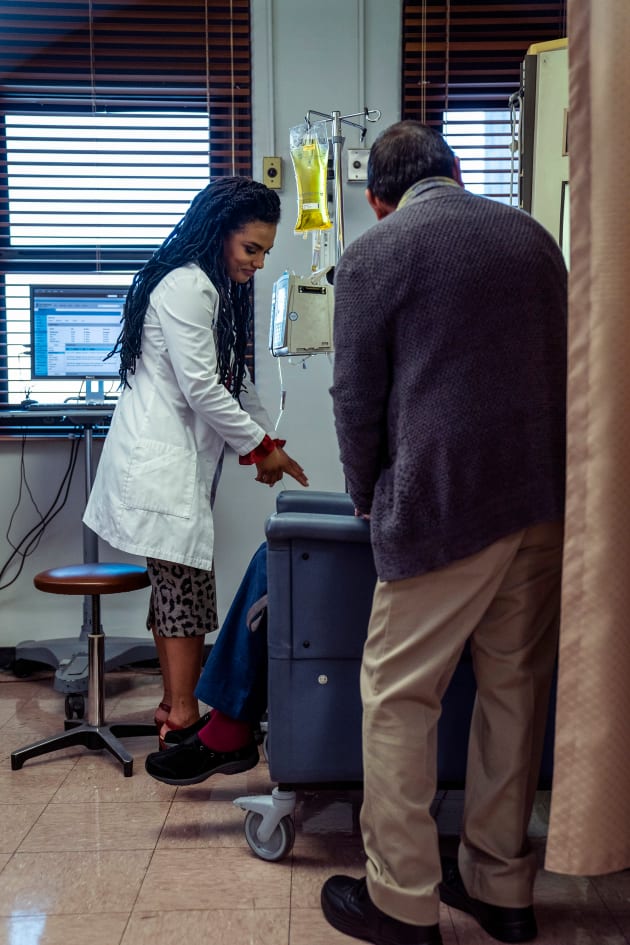 Helen Helps Her Patient - New Amsterdam Season 2 Episode 18