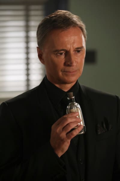 Drink Me - Once Upon a Time Season 6 Episode 9