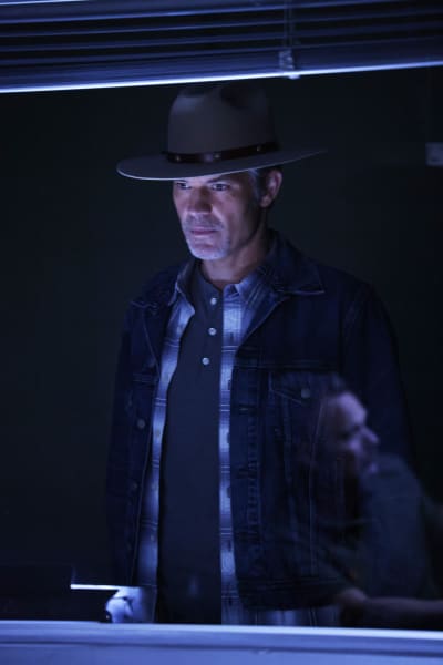 Watching Interrogation - Justified: City Primeval Season 1 Episode 3