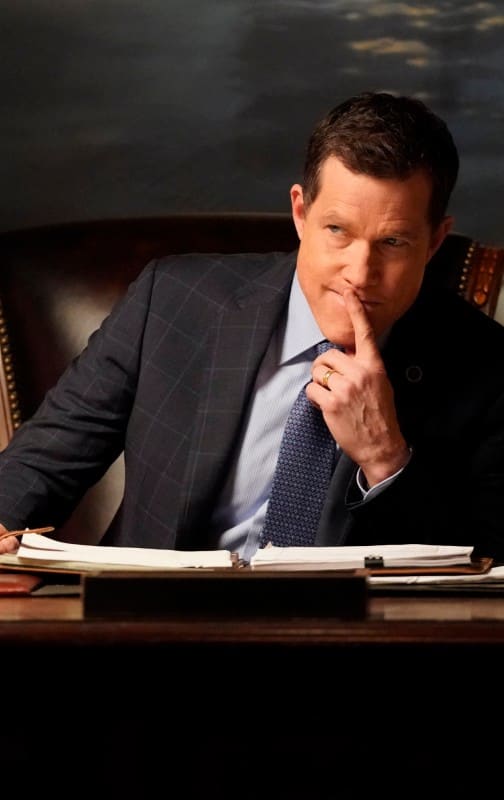 Working With Others - Blue Bloods Season 10 Episode 16