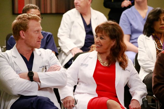 Chatting It Up - Grey's Anatomy Season 13 Episode 21