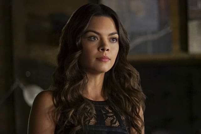 Scarlett Byrne as Nora - The Vampire Diaries Season 7 Episode 2