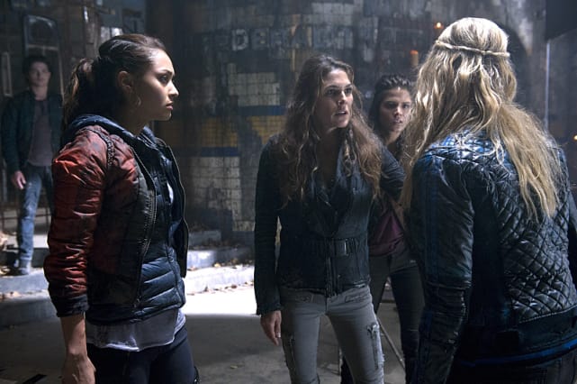 Abby in the Middle - The 100 Season 2 Episode 9