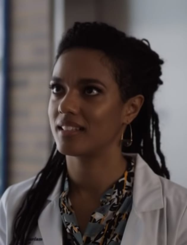 Hallway Chat - New Amsterdam Season 1 Episode 8