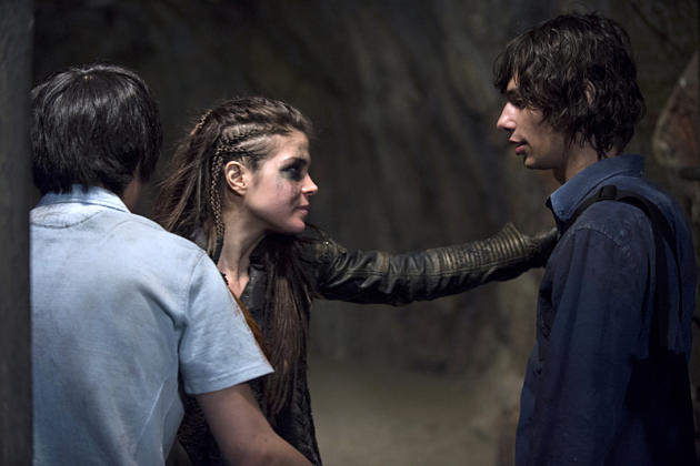 Octavia and Jasper Reunited - The 100 - TV Fanatic