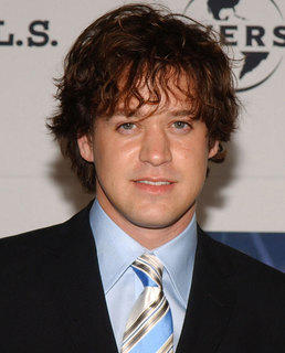 T.R. Knight Confirms He is Gay - TV Fanatic