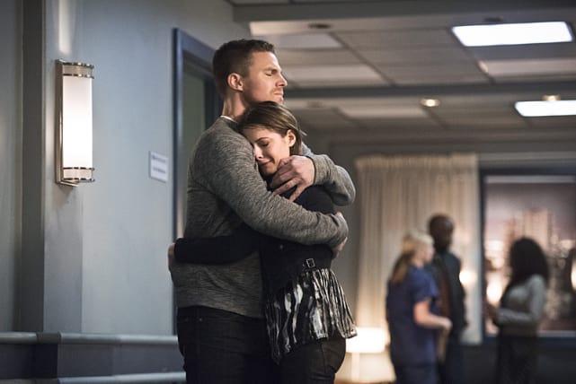 Hugs - Arrow Season 4 Episode 19