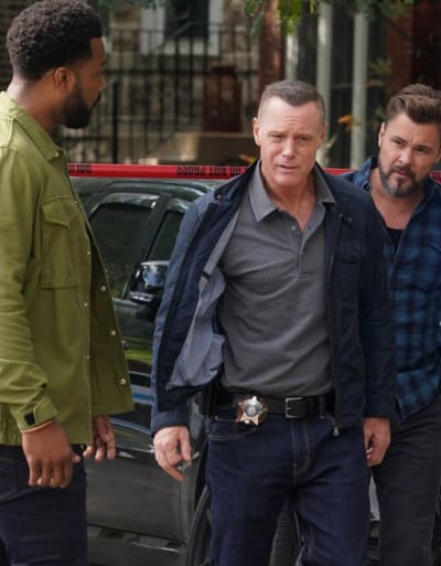 Arriving to the Scene -tall - Chicago PD Season 10 Episode 6