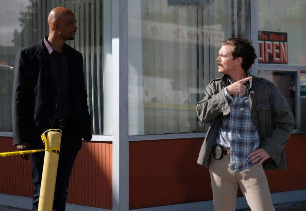 Over Here - Lethal Weapon Season 1 Episode 15
