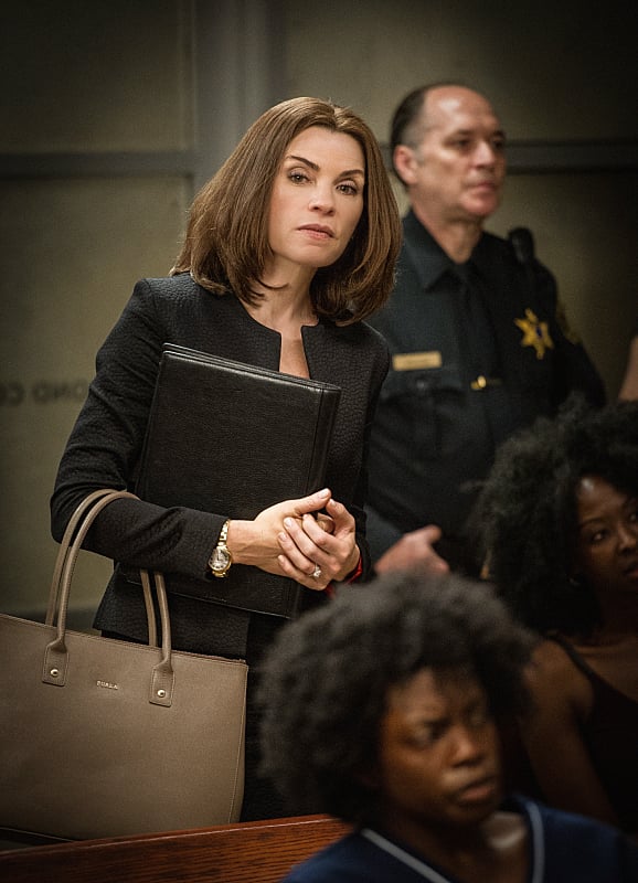 Searching The Crowd The Good Wife Season 7 Episode 1 Tv Fanatic