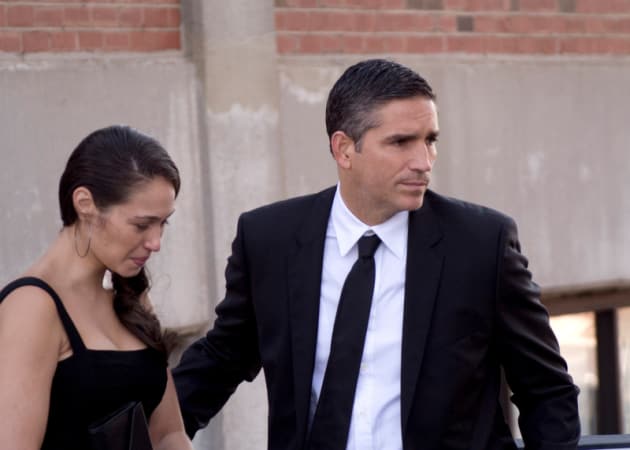 Reese Poses As a Body Guard