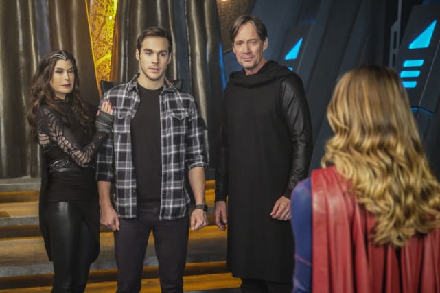 Meeting the parents supergirl season 2 episode 16