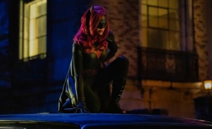 Elseworlds Photos: Batwoman Arrives, Cisco Goes Dark