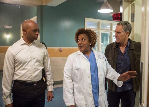 Looking for Evidence - NCIS: New Orleans Season 4 Episode 15