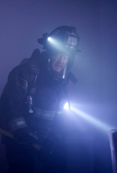 Mouch busca víctimas - Chicago Fire Temporada 12 Episodio 4