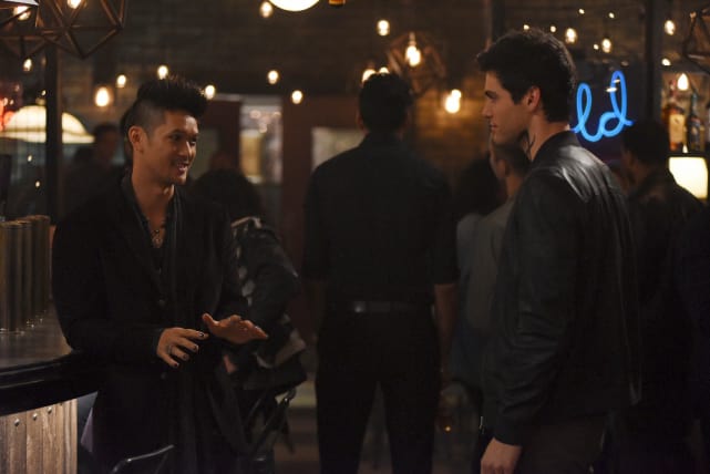 Easing The Tension - Shadowhunters Season 2 Episode 6
