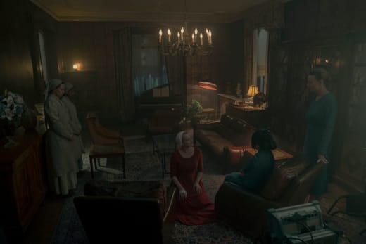 The handmaid's online tale online 3x10