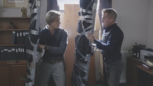Macgyver season 1 episode 1 best sale