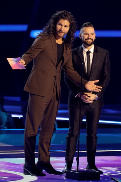  Dan Smyers and Shay Mooney of Dan + Shay speak onstage during the 2022 American Music Awards at Microsoft Theater 