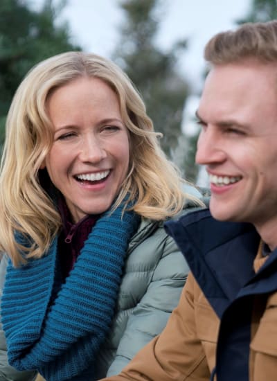Jessy Schram Talks Hallmark S Amazing Winter Romance And Her