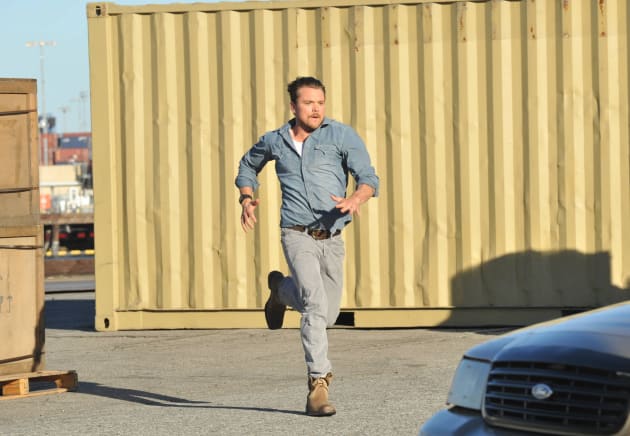 Running Away - Lethal Weapon Season 1 Episode 1