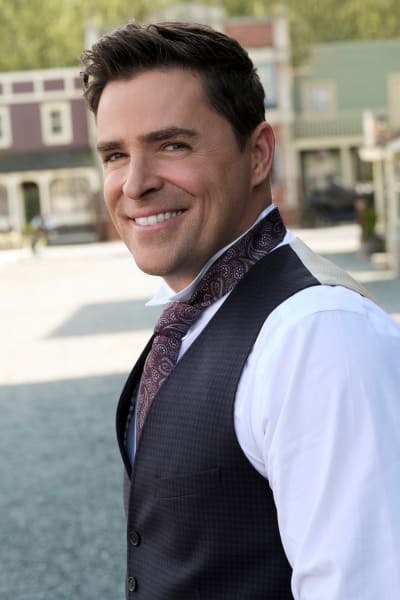 Kavan Smith as Lee Coulter - When Calls the Heart