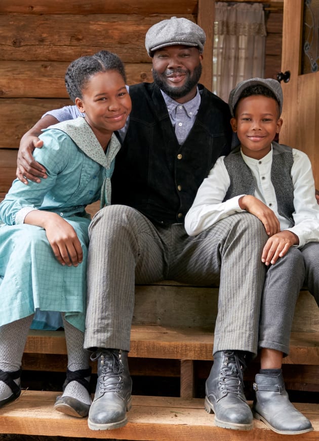 Joseph Snuggles the Kids - When Calls the Heart Season 8 Episode 4